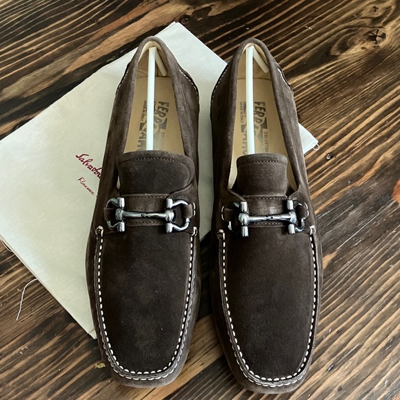 Ferragamo Brown Suede Loafers Men’s Size 9.5 NWT - Picture 1 of 8